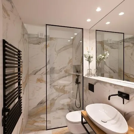 Mali Raj شقة باكوشتاني